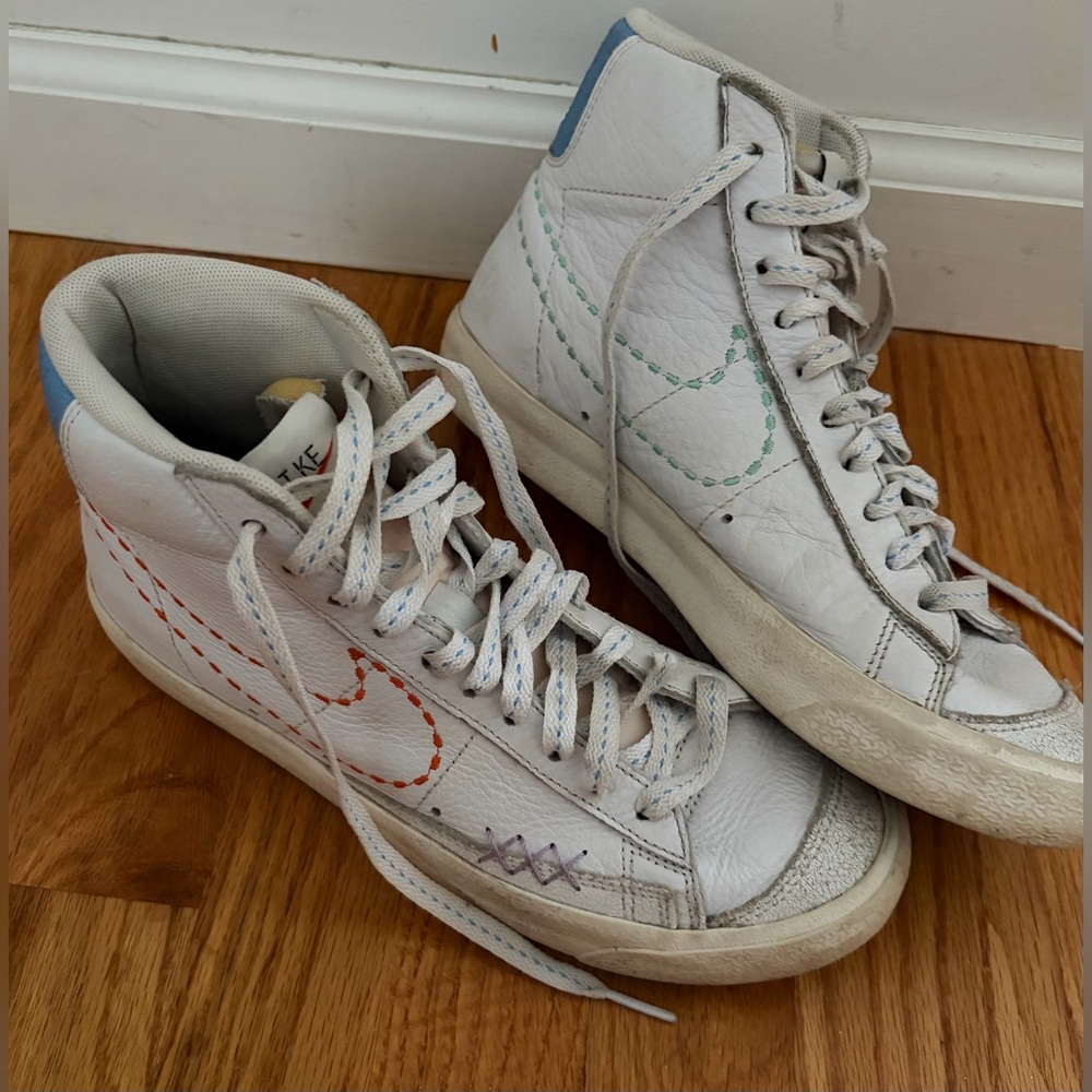NIKE WOMENS BLAZER MID '77  "Nike 101" DX2350 100 from Stadium Goods Size 7.5
